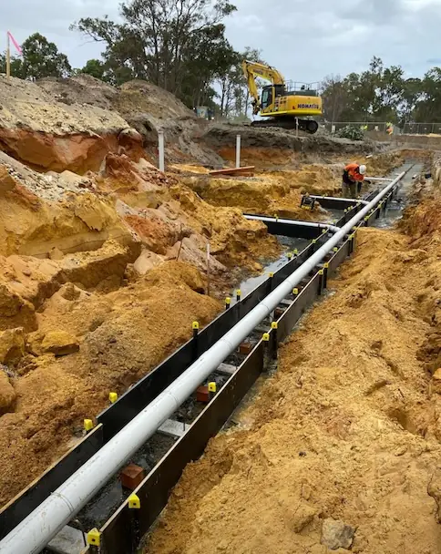 Pile and keel sewer main excavation in Perth